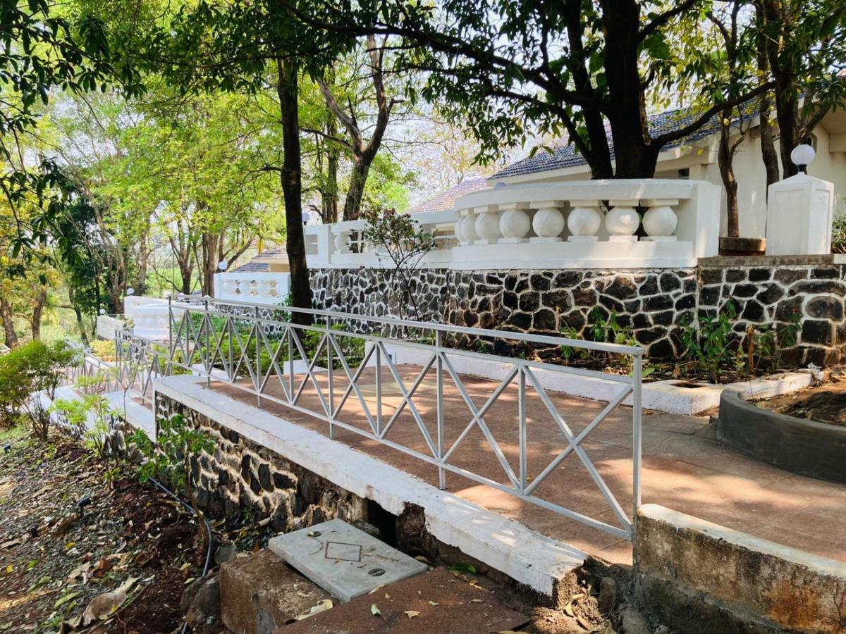 U Rivergate Karjat Esterno foto