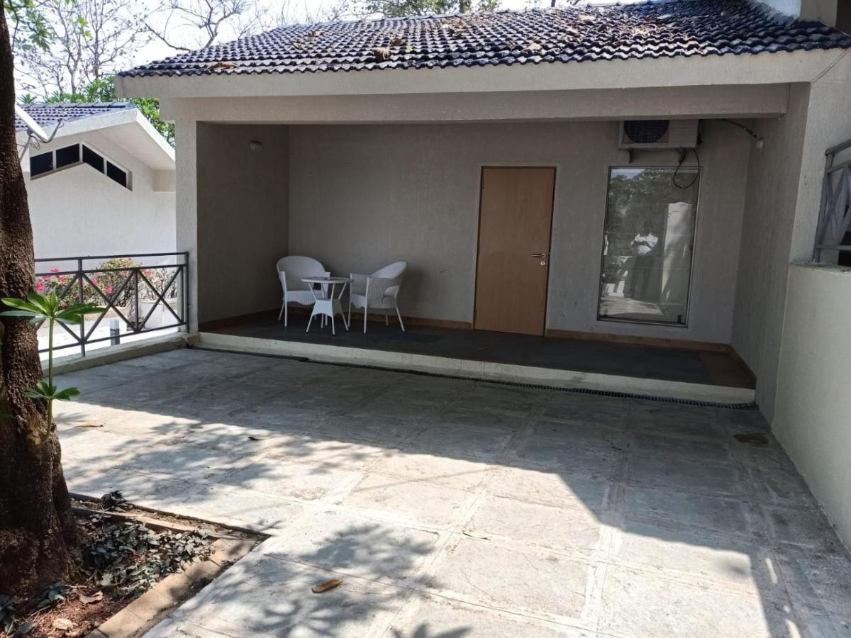 U Rivergate Karjat Esterno foto