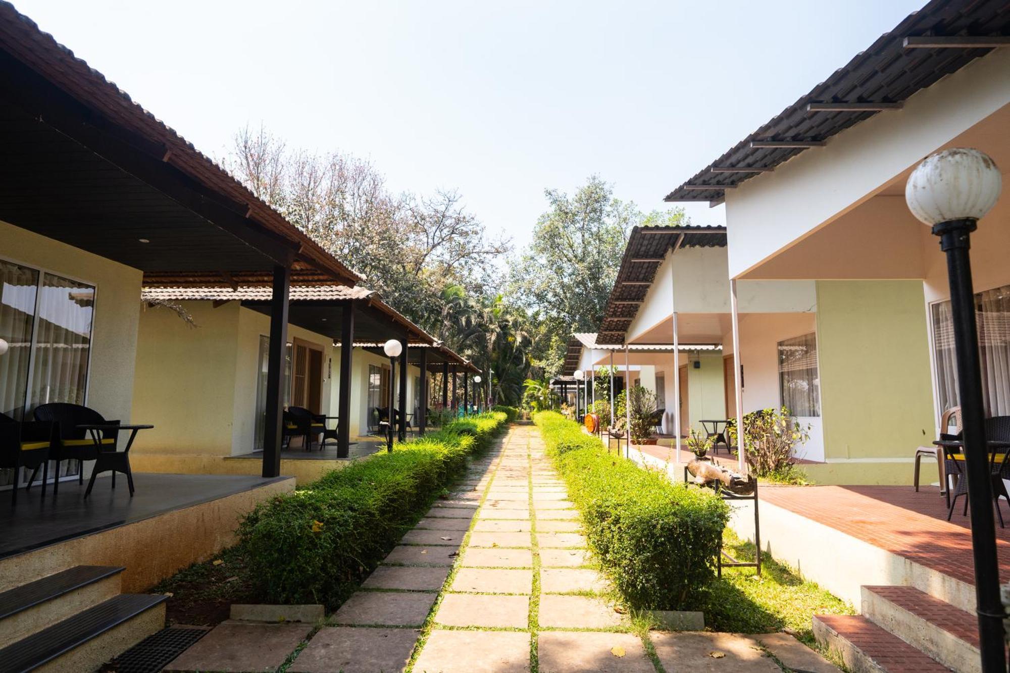 U Rivergate Karjat Esterno foto